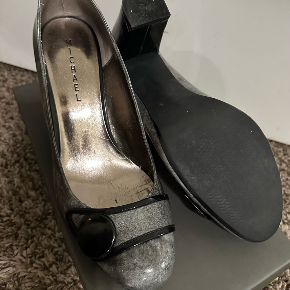 Michael “Pelton” Grey Pumps - Picture 3 of 6